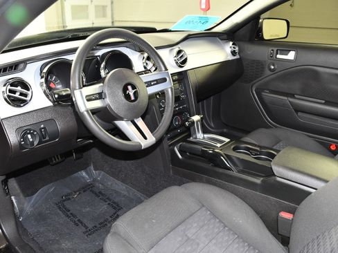 Used 2008 Ford Mustang GT RWD image 2