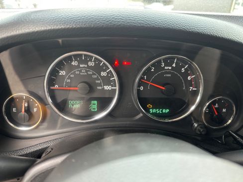 Used 2014 Jeep Wrangler Unlimited Rubicon w/ Dual Top Group AWD/4WD image 17