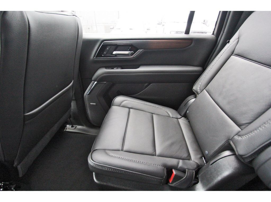 Used 2026 GMC Yukon XL Denali w/ Sun & Power Step Package AWD/4WD image 12