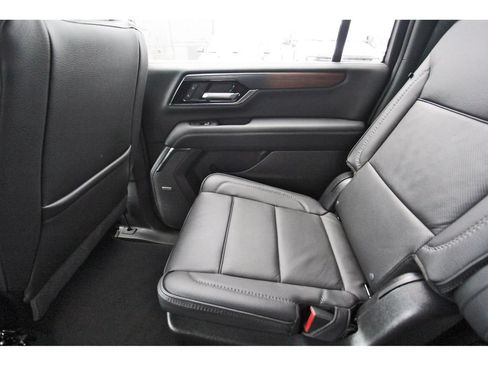 Used 2026 GMC Yukon XL Denali w/ Sun & Power Step Package AWD/4WD image 12
