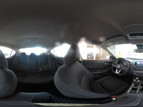 Used 2025 Nissan Altima 2.5 SV FWD image 42