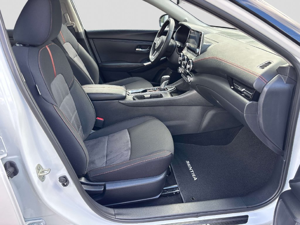 Used 2025 Nissan Sentra SR w/ Trunk Package FWD image 17
