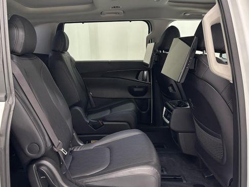 Used 2025 Kia Carnival SX FWD image 22