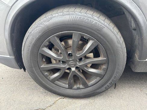 Used 2019 Nissan Rogue SV image 6