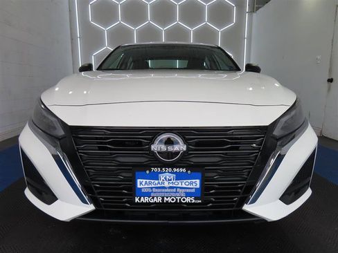 Used 2025 Nissan Altima 2.5 SV FWD image 3