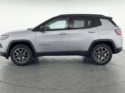 Used 2025 Jeep Compass Trailhawk AWD/4WD image 5