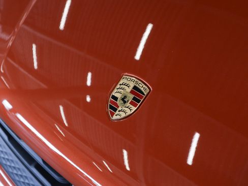 Certified 2024 Porsche Macan w/ Premium Plus Package AWD/4WD image 28