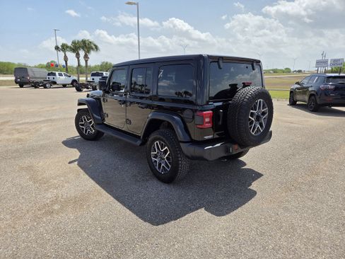 New 2026 Jeep Wrangler Unlimited Sahara AWD/4WD image 5