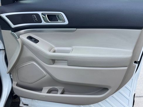 Used 2014 Ford Explorer XLT FWD image 59