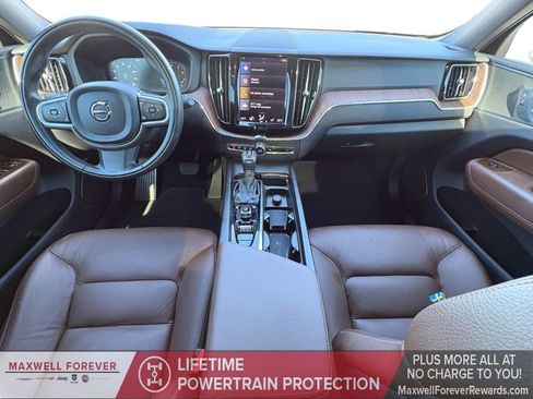 Used 2021 Volvo XC60 T5 Momentum w/ Premium Package image 20