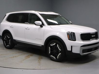 Used 2024 Kia Telluride EX w/ EX Captain's Chair Package