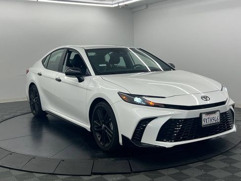 Used 2026 Toyota Camry Hybrid w/ Convenience Package FWD image 3