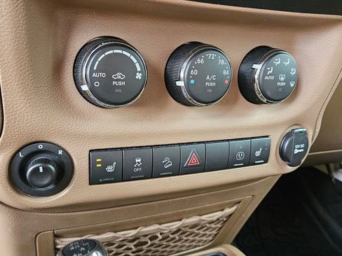 Used 2018 Jeep Wrangler Unlimited Sahara image 22