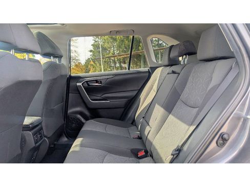Used 2020 Toyota RAV4 XLE w/ Convenience Package image 18