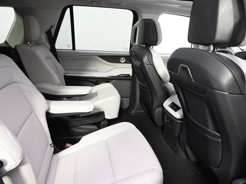 New 2026 Lincoln Navigator Reserve AWD/4WD image 18