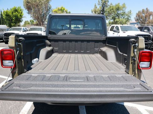 New 2026 Jeep Gladiator Sport AWD/4WD image 33