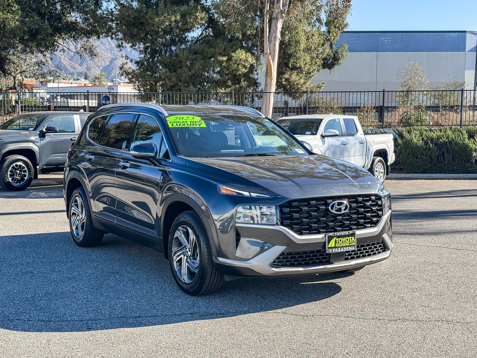 Used 2023 Hyundai Santa Fe SEL FWD image 3
