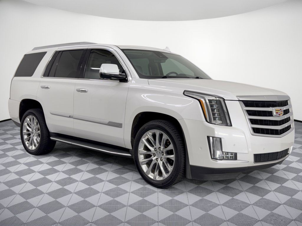 Used 2018 Cadillac Escalade Luxury AWD/4WD image 7