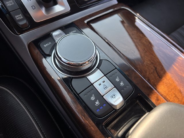 Used 2018 Genesis G90 3.3T Premium AWD/4WD image 30