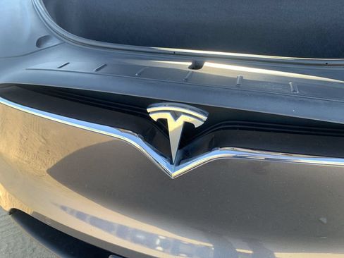 Used 2018 Tesla Model X 75D AWD/4WD image 29