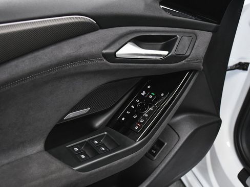 Used 2025 Audi S6 e-tron Prestige w/ 21" Black Optic Package image 10