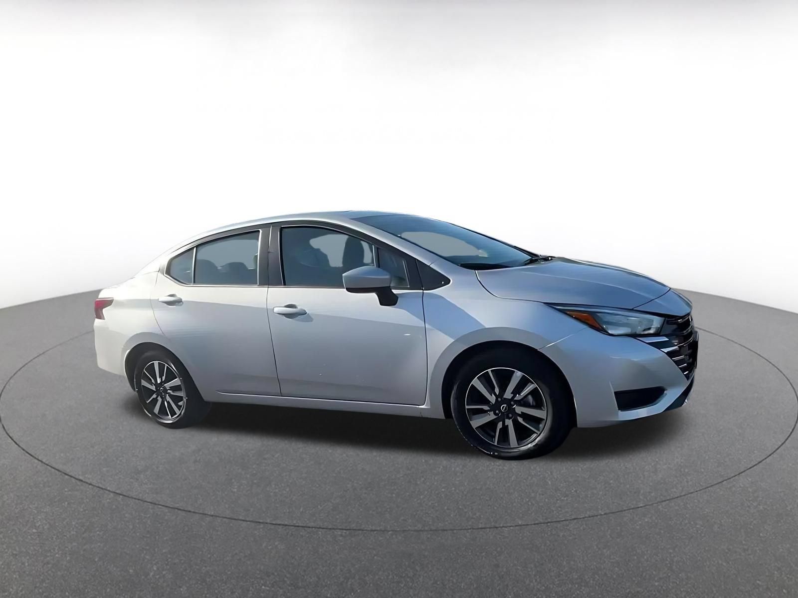 Used 2025 Nissan Versa SV FWD image 2