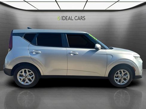 Used 2021 Kia Soul S FWD image 4