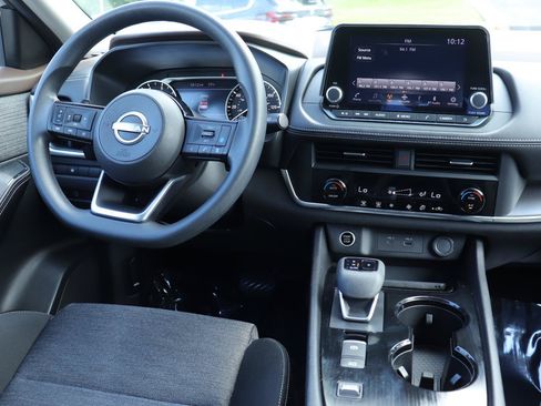 Used 2023 Nissan Rogue SV FWD image 25