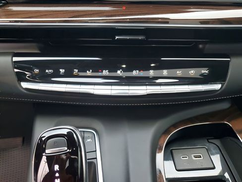 Certified 2022 Cadillac Escalade ESV Sport Platinum w/ LPO, ONYX Package image 41