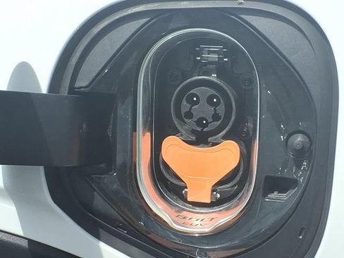 Used 2022 Chevrolet Bolt EUV Premier w/ Launch Edition FWD image 17