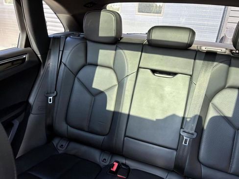 Certified 2025 Porsche Macan image 38