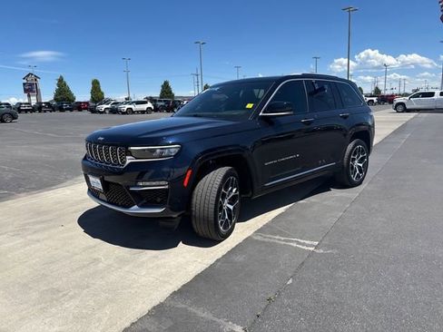 Used 2023 Jeep Grand Cherokee Summit AWD/4WD image 8