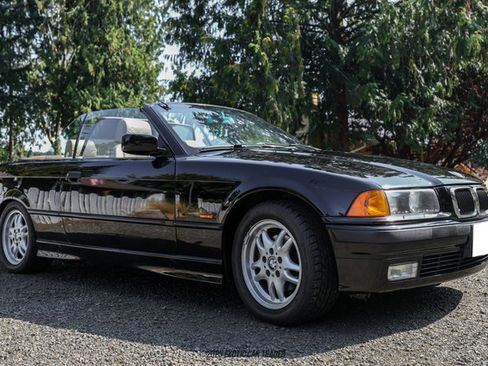 Used 1999 BMW 323i Convertible image 12