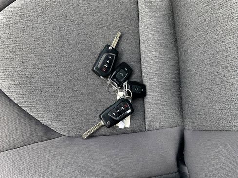 Used 2022 Toyota Camry LE image 30