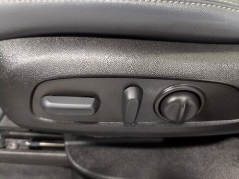 Used 2023 Buick Enclave Essence image 14