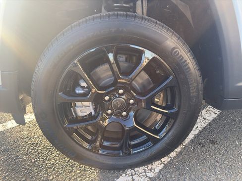 New 2026 Jeep Compass Latitude image 2