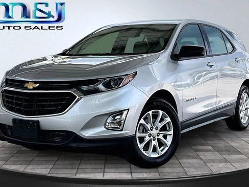 Used 2018 Chevrolet Equinox LS FWD image 1