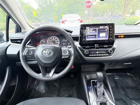 Used 2021 Toyota Corolla LE FWD image 29