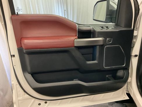 Used 2019 Ford F150 Platinum w/ Equipment Group 701A Luxury AWD/4WD image 16