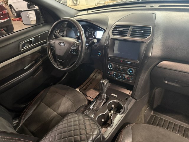 Used 2018 Ford Explorer XLT w/ XLT Appearance Package AWD/4WD image 12