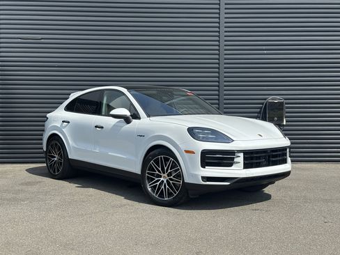 Certified 2025 Porsche Cayenne E-Hybrid Coupe AWD/4WD image 10