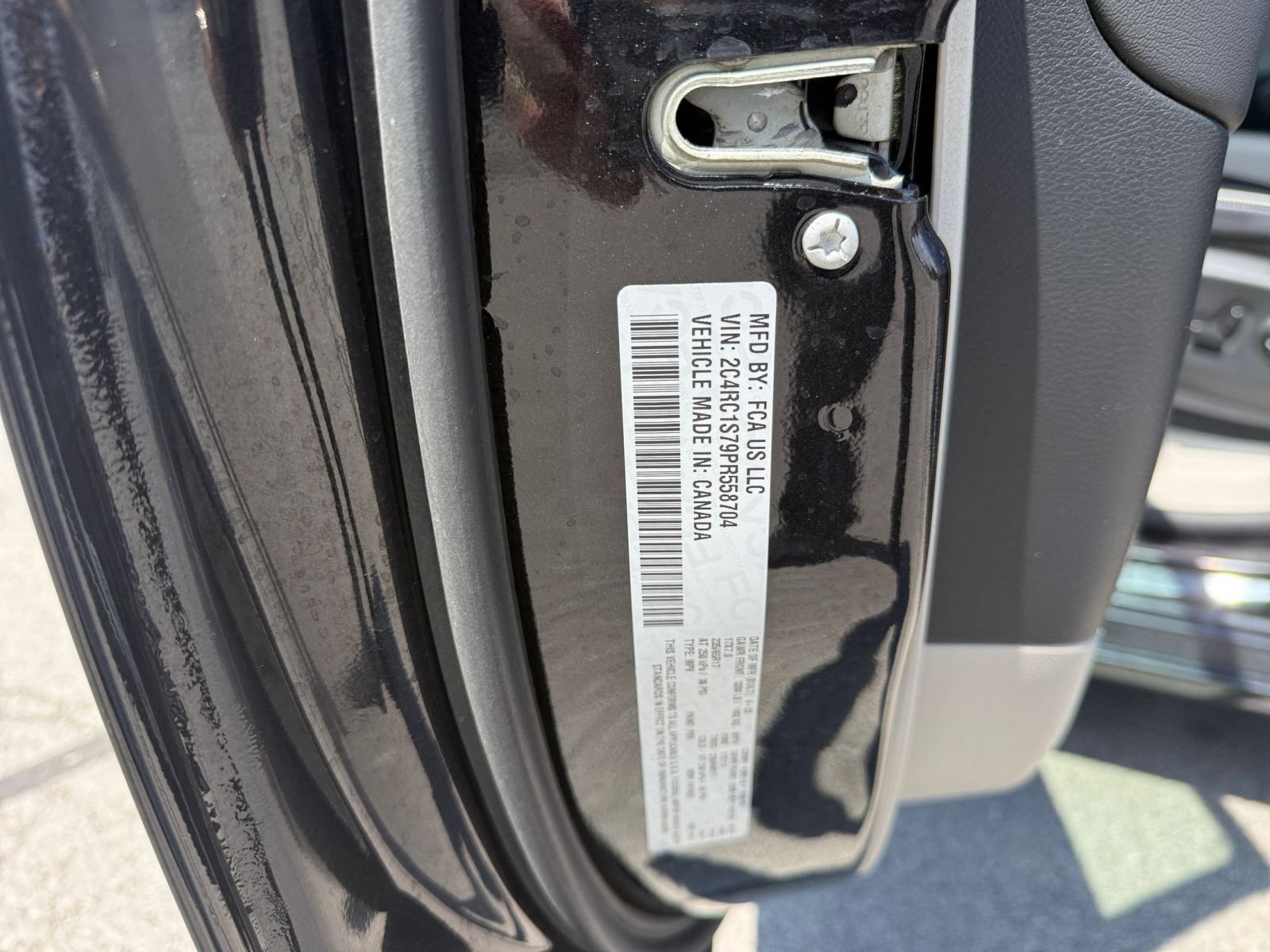Used 2023 Chrysler Pacifica Limited FWD image 33