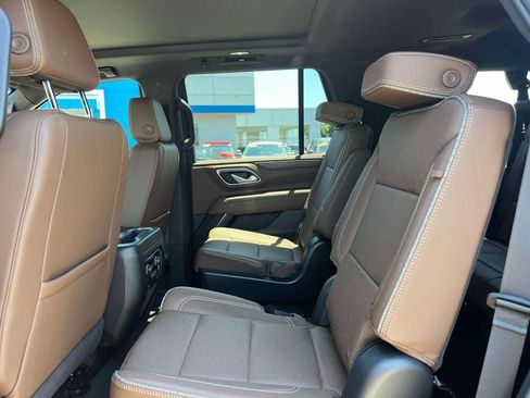 Used 2023 Chevrolet Tahoe High Country AWD/4WD image 11