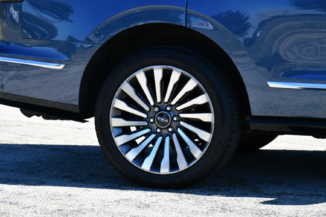 Used 2019 Lincoln Navigator Reserve AWD/4WD image 10