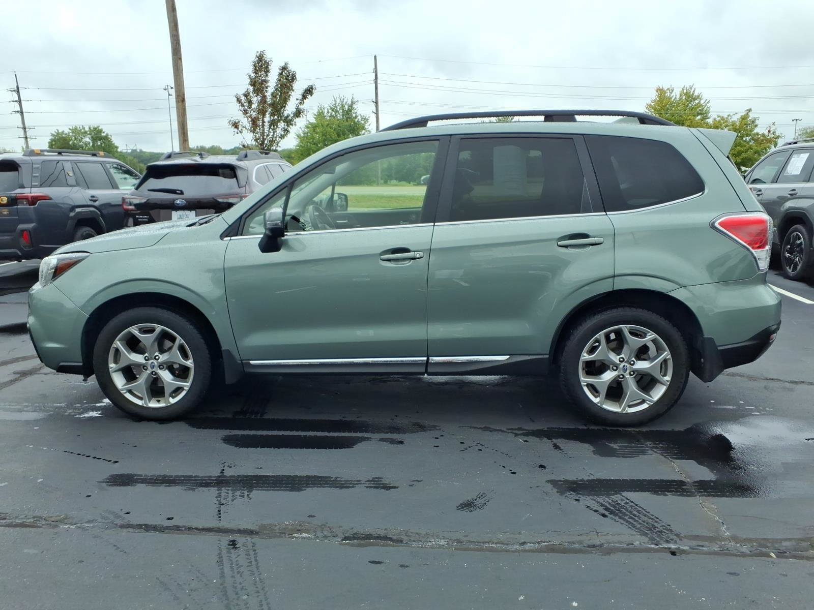 Used 2017 Subaru Forester 2.5i Touring AWD/4WD image 4