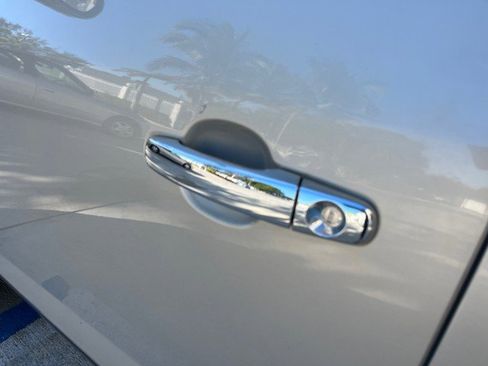 Used 2011 Buick Enclave CXL image 96