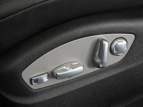 Certified 2026 Porsche Macan AWD/4WD image 42