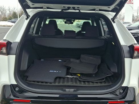 Used 2023 Toyota RAV4 SE w/ Weather & Moonroof Package image 29