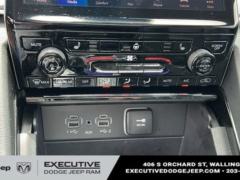 Used 2023 Jeep Grand Cherokee L Limited AWD/4WD image 18