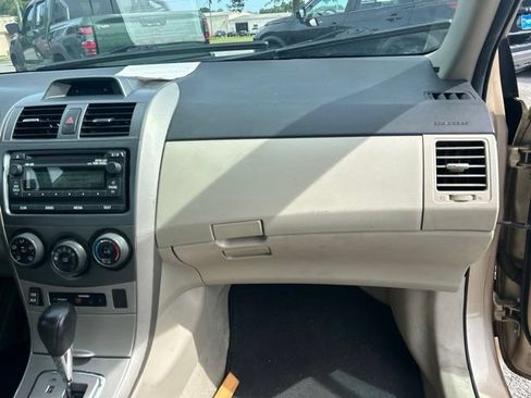 Used 2012 Toyota Corolla LE FWD image 13